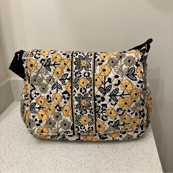 Vera Bradley MAKE A CHANGE Large Diaper Bag + Change Pad 
Go Wild - Spring 2013. - Picture 6 of 7